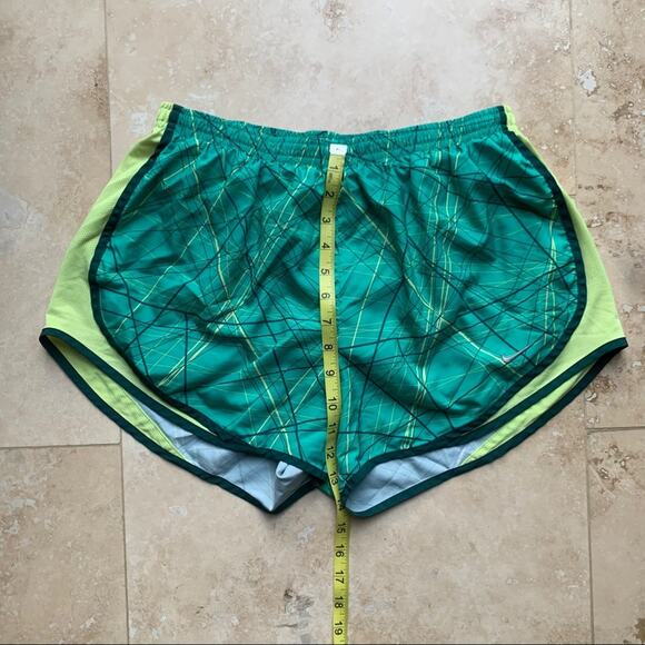 Nike dri-fit running trainer shorts - Picture 4 of 6